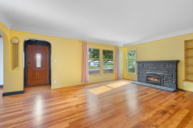 3607 Zenith Avenue N, Robbinsdale, MN 55422