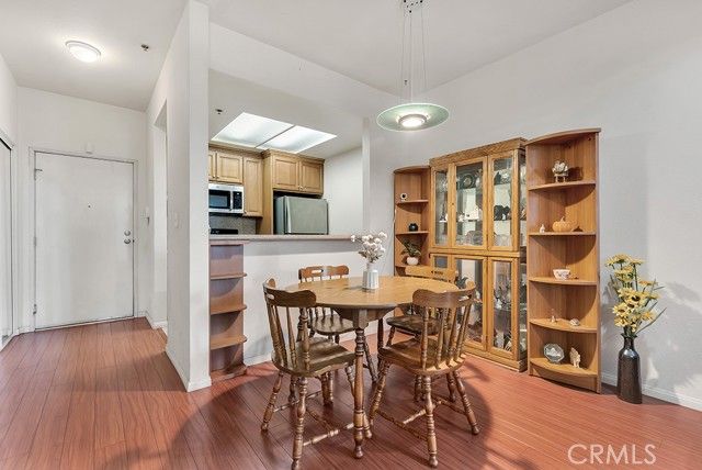 19350 Sherman Way 103, Reseda (los Angeles), CA 91335