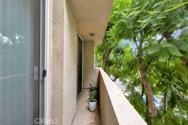 19350 Sherman Way 103, Reseda (los Angeles), CA 91335