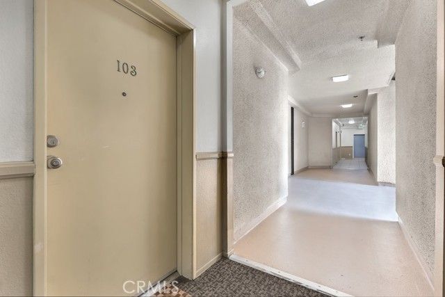 19350 Sherman Way 103, Reseda (los Angeles), CA 91335