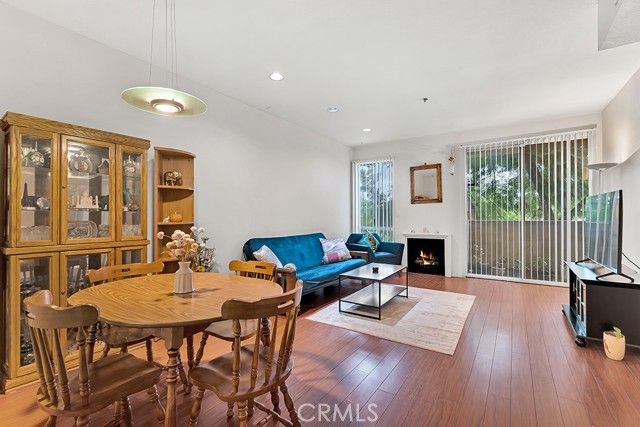 19350 Sherman Way 103, Reseda (los Angeles), CA 91335