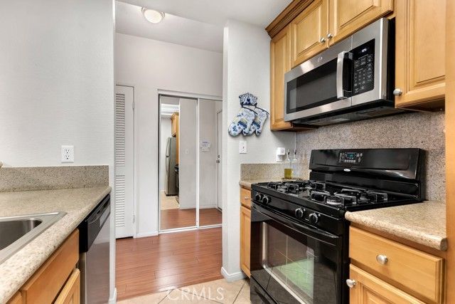 19350 Sherman Way 103, Reseda (los Angeles), CA 91335