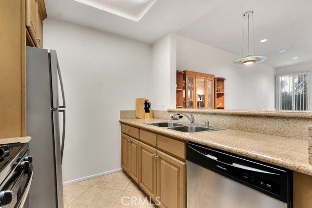 19350 Sherman Way 103, Reseda (los Angeles), CA 91335