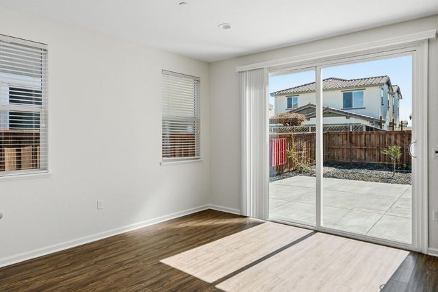 2432 Middlebury Dr, Lathrop, CA 95330