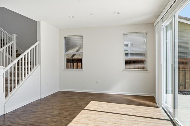 2432 Middlebury Dr, Lathrop, CA 95330