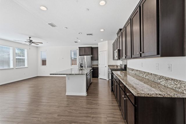 2432 Middlebury Dr, Lathrop, CA 95330