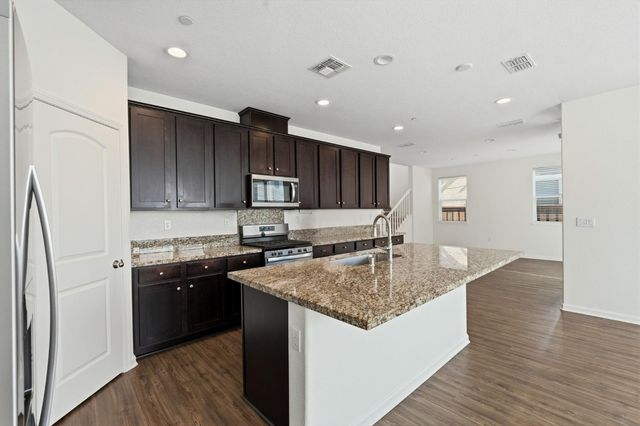 2432 Middlebury Dr, Lathrop, CA 95330