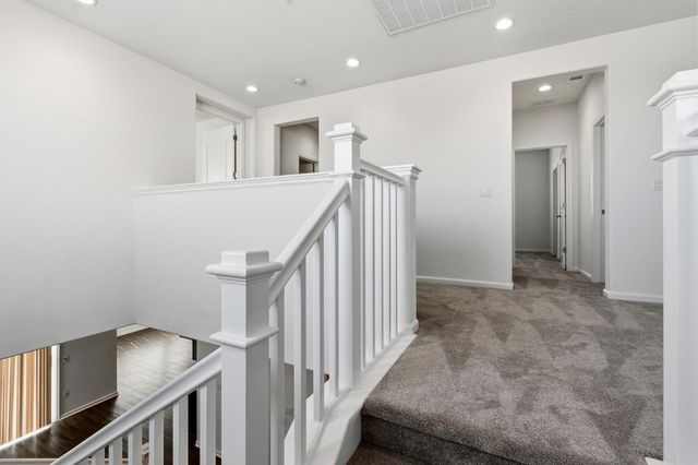 2432 Middlebury Dr, Lathrop, CA 95330