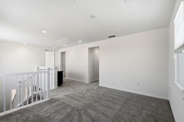 2432 Middlebury Dr, Lathrop, CA 95330