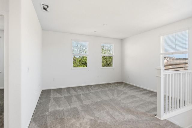 2432 Middlebury Dr, Lathrop, CA 95330