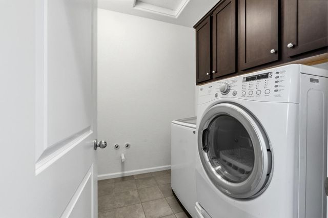 2432 Middlebury Dr, Lathrop, CA 95330