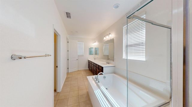 2432 Middlebury Dr, Lathrop, CA 95330