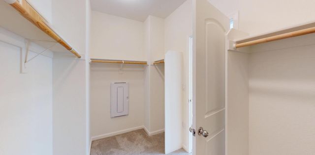 2432 Middlebury Dr, Lathrop, CA 95330