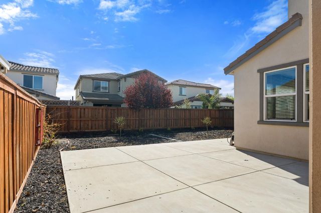 2432 Middlebury Dr, Lathrop, CA 95330