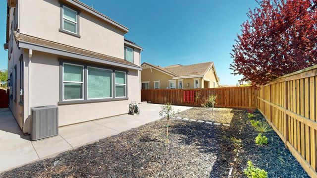 2432 Middlebury Dr, Lathrop, CA 95330