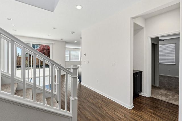 2432 Middlebury Dr, Lathrop, CA 95330