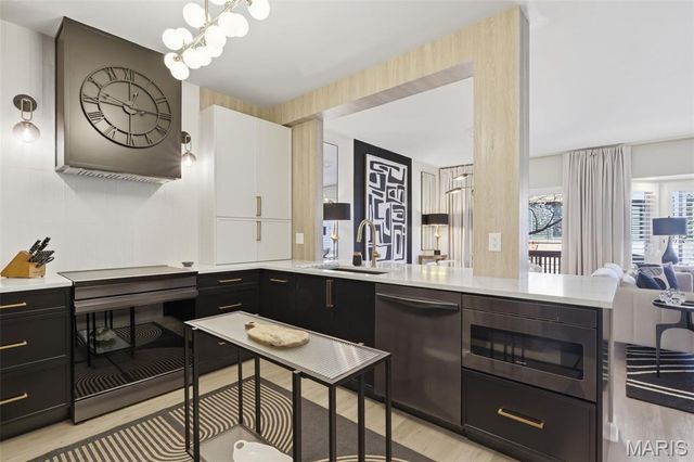 4454 Lindell Boulevard 27, St Louis, MO 63108