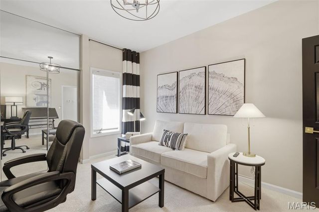 4454 Lindell Boulevard 27, St Louis, MO 63108