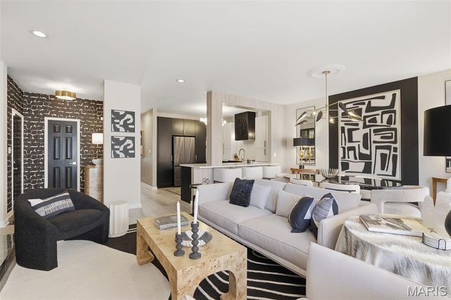 4454 Lindell Boulevard 27, St Louis, MO 63108