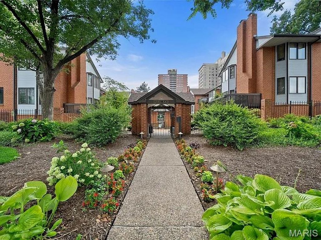 4454 Lindell Boulevard 27, St Louis, MO 63108