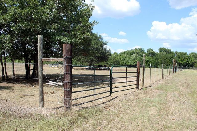 720 Green Acre DR, Dale, TX 78616