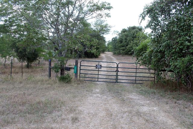 720 Green Acre DR, Dale, TX 78616