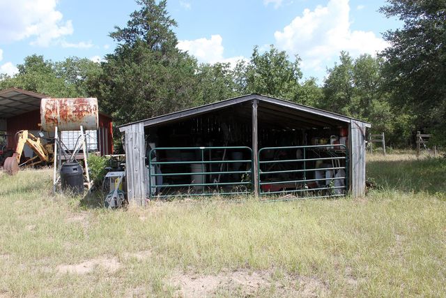 720 Green Acre DR, Dale, TX 78616