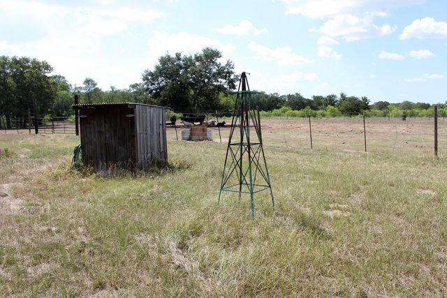720 Green Acre DR, Dale, TX 78616