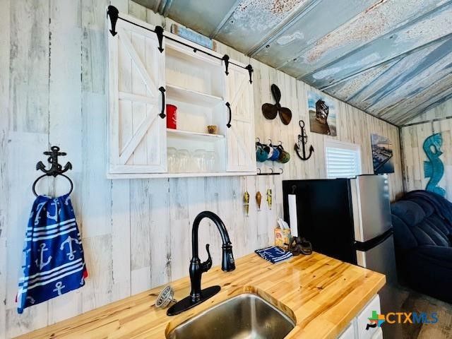 1303 W Adams Avenue, Port O'connor, TX 77982