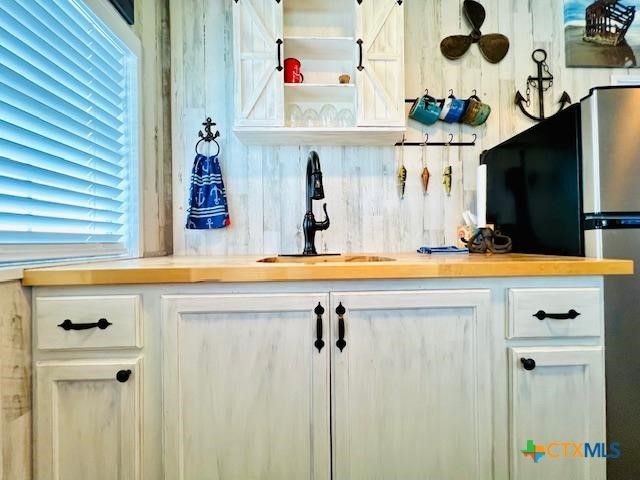 1303 W Adams Avenue, Port O'connor, TX 77982