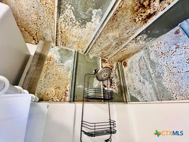 1303 W Adams Avenue, Port O'connor, TX 77982