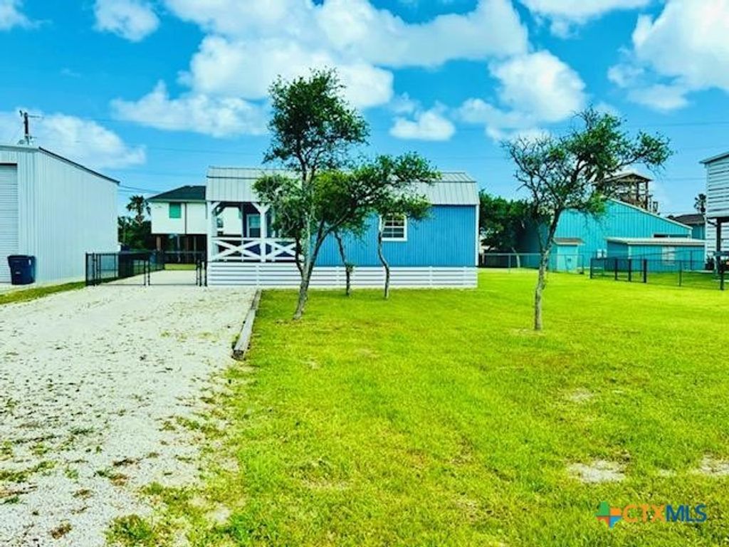 1303 W Adams Avenue, Port O'connor, TX 77982