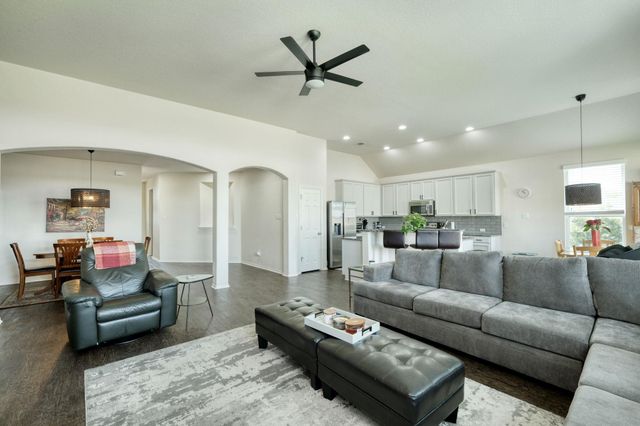 401 Hyltin ST, Hutto, TX 78634