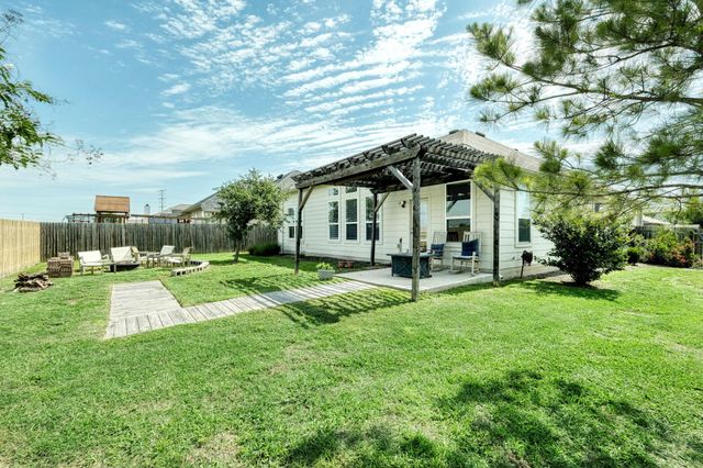 401 Hyltin ST, Hutto, TX 78634