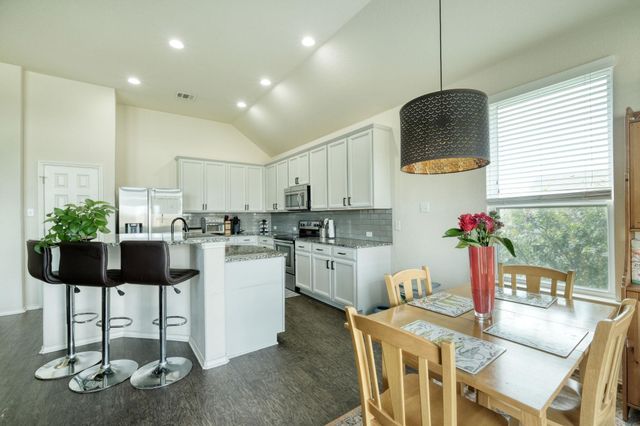 401 Hyltin ST, Hutto, TX 78634