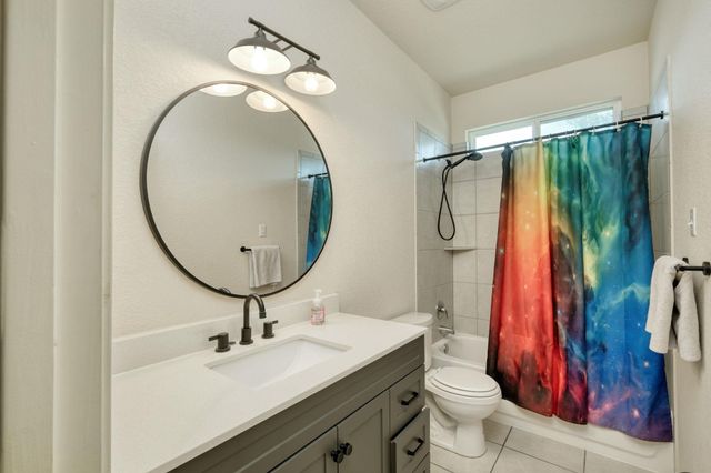 401 Hyltin ST, Hutto, TX 78634