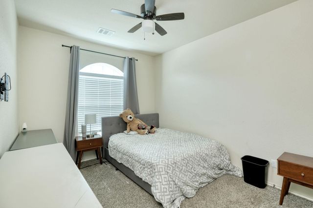 401 Hyltin ST, Hutto, TX 78634