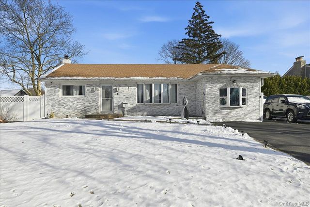 5 Plum Tree Lane, Commack, NY 11725