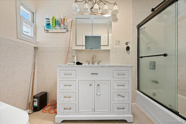 5 Plum Tree Lane, Commack, NY 11725