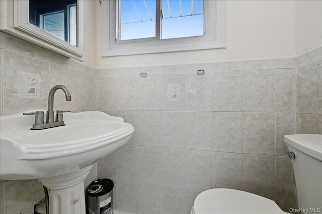 5 Plum Tree Lane, Commack, NY 11725