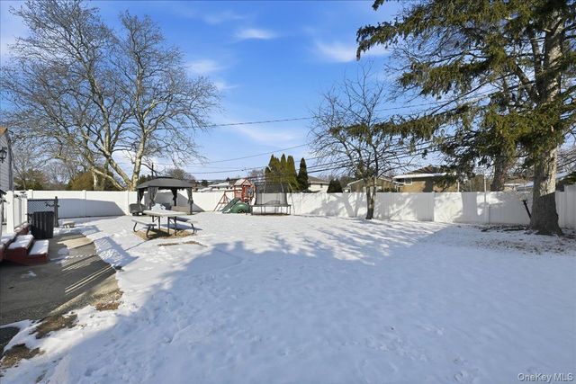 5 Plum Tree Lane, Commack, NY 11725