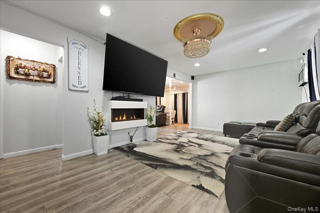 5 Plum Tree Lane, Commack, NY 11725