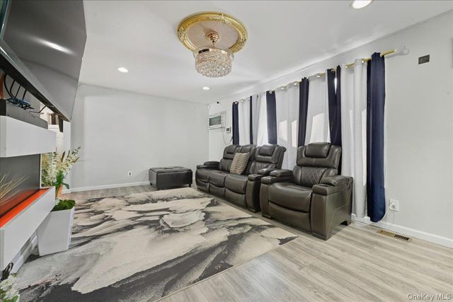 5 Plum Tree Lane, Commack, NY 11725