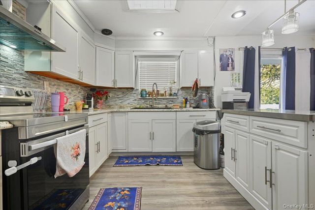 5 Plum Tree Lane, Commack, NY 11725