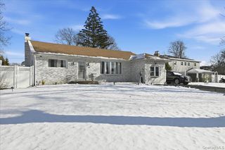 5 Plum Tree Lane, Commack, NY 11725