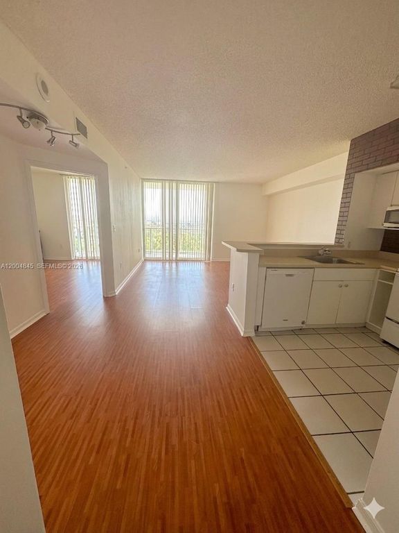 5077 NW 7th St 1505, Miami, FL 33126