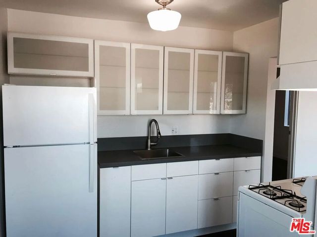 834 Laguna Avenue, Los Angeles, CA 90026