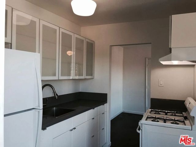 834 Laguna Avenue, Los Angeles, CA 90026