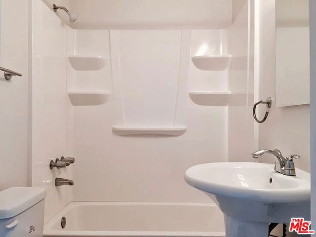 834 Laguna Avenue, Los Angeles, CA 90026