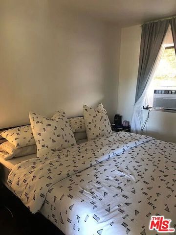 834 Laguna Avenue, Los Angeles, CA 90026